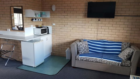 Avlon Gardens Motel - NT Tourism 1