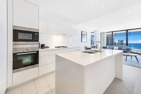 Awesome Ocean Views Broadbeach WiFi, Netflix, Wine - Accommodation NT 3
