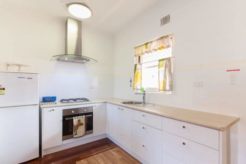 B8 Cafes, Resturants, UWA Close To SCGH - Accommodation NT 2