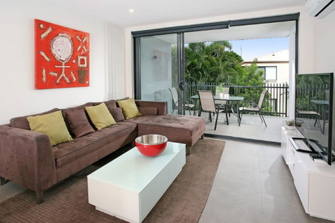 Back Of The Block Bulimba - Executive 3BR Bulimba Apartment With Leafy Outlook - Accommodation NT 0