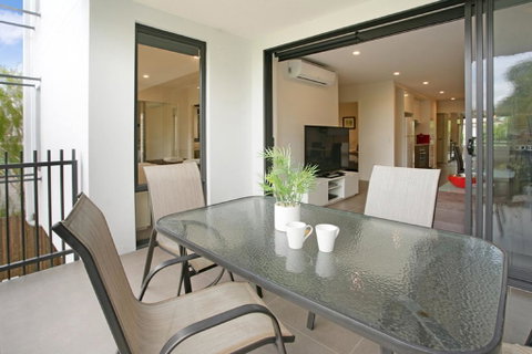 Back Of The Block Bulimba - Executive 3BR Bulimba Apartment With Leafy Outlook - Accommodation NT 3