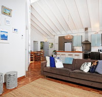 Balena  Culburra - Pet Friendly - 1 Min Walk to Beach - Accommodation NT
