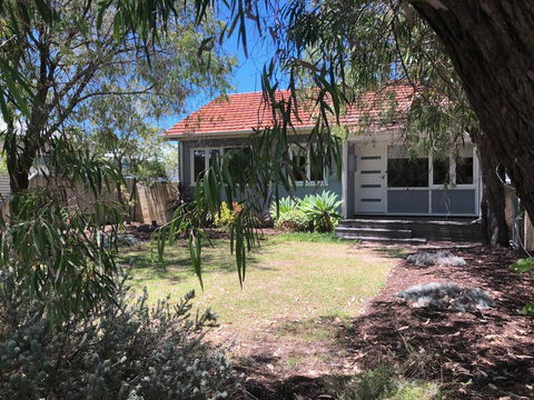 Barefoot Beach Cottage - Busselton - NT Tourism 1