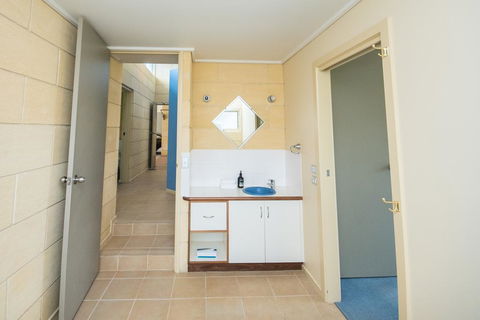 Bayview No 1 - Next To The Beach! - Accommodation NT 3