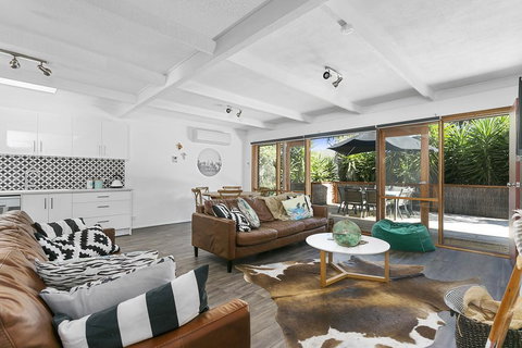 Beach Break On Hardy - Walk To Foreshore - Accommodation NT 1