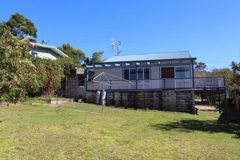 Beach Shack On Calton - NT Tourism 1