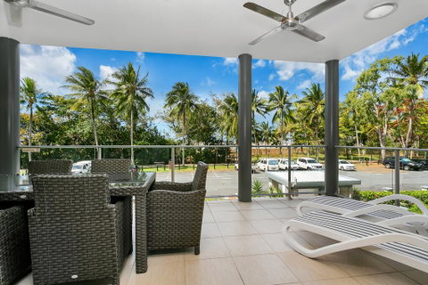 Beachfront Apartment With Ocean Views (4) - Accommodation NT 0