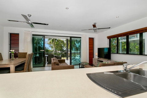 Beachfront Apartment With Ocean Views (4) - Accommodation NT 3