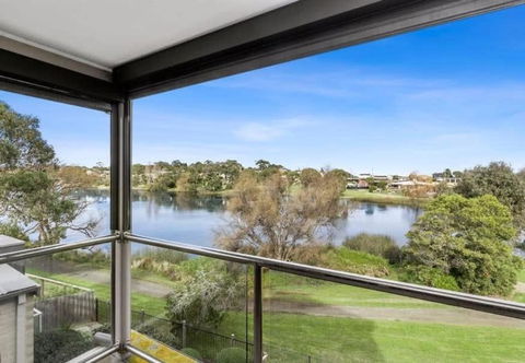 Riviera Lakeside With Uninterrupted Water Views - Accommodation NT 0