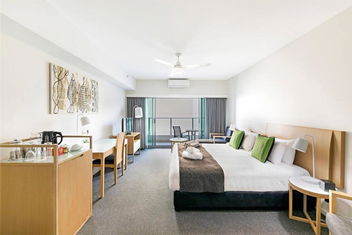 Resort-Style Sister Studios - Double Delight In The CBD with Accommodation NT
