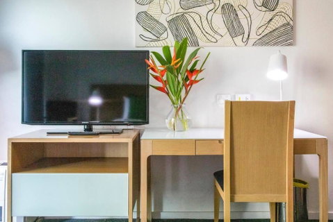 Resort-Style Sister Studios - Double Delight In The CBD - NT Tourism 1