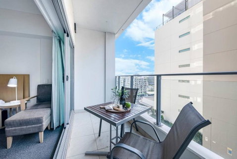 Resort-Style Sister Studios - Double Delight In The CBD - NT Tourism 2