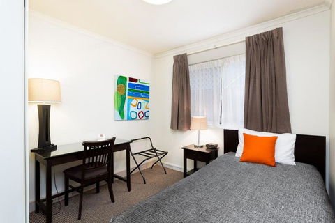 Redcliffe Motor Inn - Accommodation NT 1