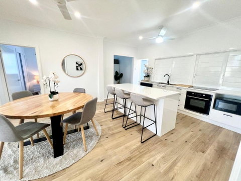 Renovated Queenslander - Upstairs 2km To Stadium - Accommodation NT 0