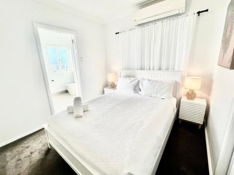 Renovated Queenslander - Upstairs 2km To Stadium - Accommodation NT 2