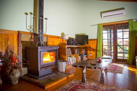 Red Tractor Retreat - Accommodation NT 3
