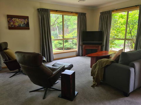 REDGUM RETREAT BRIGHT - Luxury Spa Villa - Accommodation NT 2