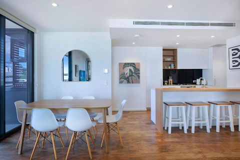 Regatta Hideaway - A Breezy Balcony Residence - NT Tourism 2
