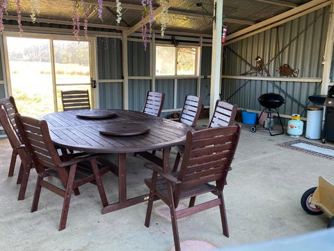 Relaxing At Acreage Farmhouse - Accommodation NT 1