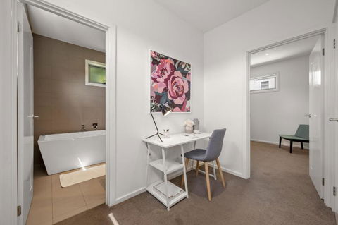 Relaxing Getaway Oasis With Patio In Charming Kew - Accommodation NT 3