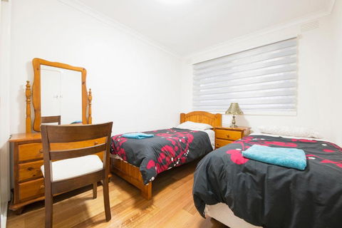 Rent Melbourne - Accommodation NT 2