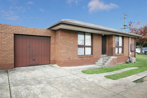 Rent Melbourne - Accommodation NT 1