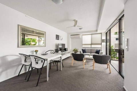 Resort Living - 10mins CBD - 2Bed / 2Bath / 1Car - Accommodation NT 0