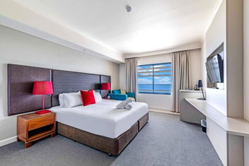 Resort Style Living In An Oceanview King Suite with Accommodation NT