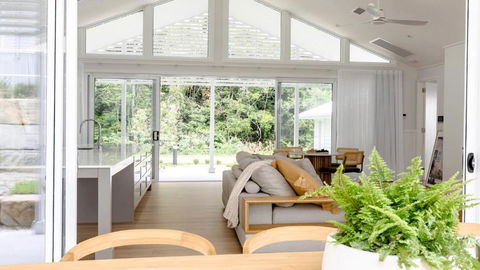 Resort Style Living With Pool, Tennis Court And Beach - Accommodation NT 2