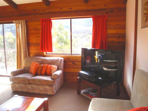 Retro 2 Bedroom Apartment - NT Tourism 3