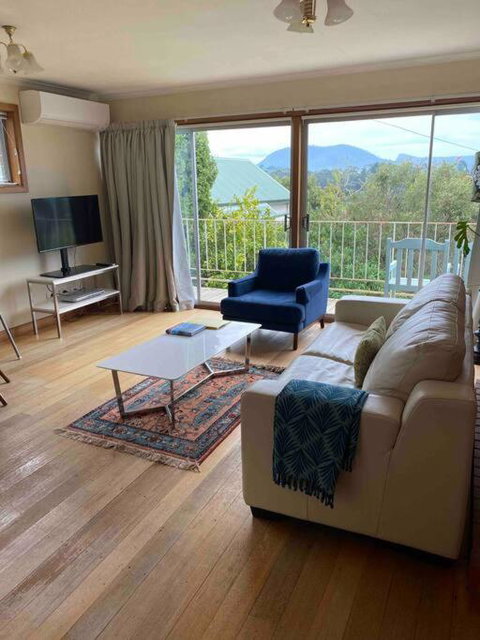Retro Apartment Cornelian Bay - Water Views - Accommodation NT 1
