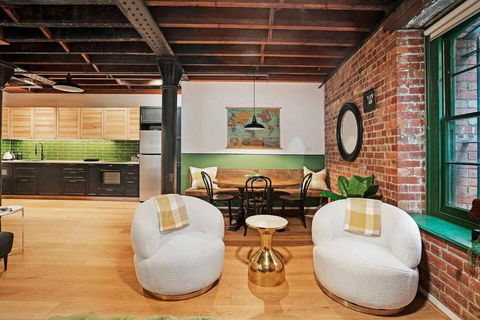 Retro Meets Industrial At Heritage Bond Store - Accommodation NT 1