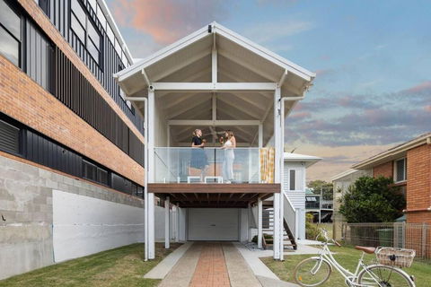 Rigi On Currumbin Beach - NT Tourism 3