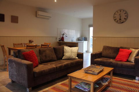 River Rock Cottage Centrally Located And Dog Friendly - Accommodation NT 0