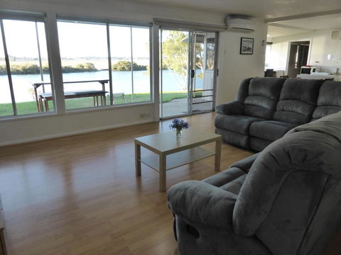 Riverfront Holiday House - NT Tourism 0