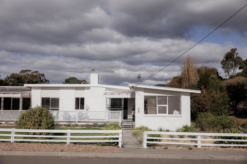 Riverside Retreat In Orford - NT Tourism 1