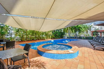 Resort Style City View King Bed Pool Balcony with Accommodation NT