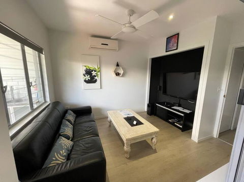 Relax At Trinity Beach Getaway, Blue Lagoon, Trinity Beach - Accommodation NT 2