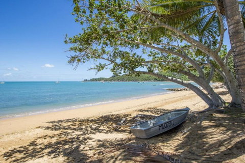 SAILS 9 Beachfront Getaway Horseshoe Bay - Accommodation NT 1