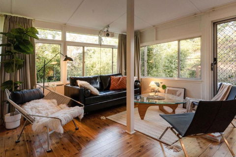 Romantic Garden Cottage With Home Cinema - NT Tourism 3