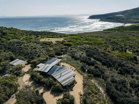 Roaring Beach House - Accommodation NT 2