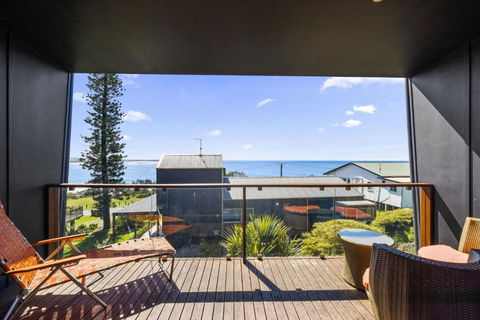 Rock Ledge - NT Tourism 0