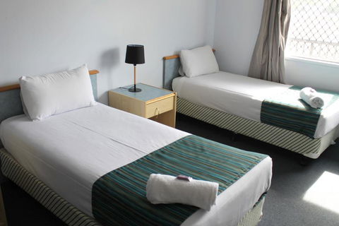 Rocky Glen Hotel Motel Gladstone - NT Tourism 1