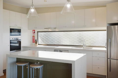 Rolling Waves 3 - Beach Access & Pet Friendly! - Accommodation NT 3