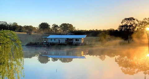 Romantic Lakehouse Set In A Private Vineyard In The Hunter Valley - Accommodation NT 1