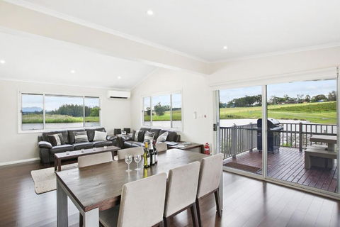 Romantic Lakehouse Set In A Private Vineyard In The Hunter Valley - Accommodation NT 2