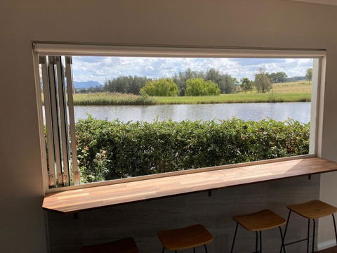 Romantic Lakehouse Set In A Private Vineyard In The Hunter Valley - Accommodation NT 3