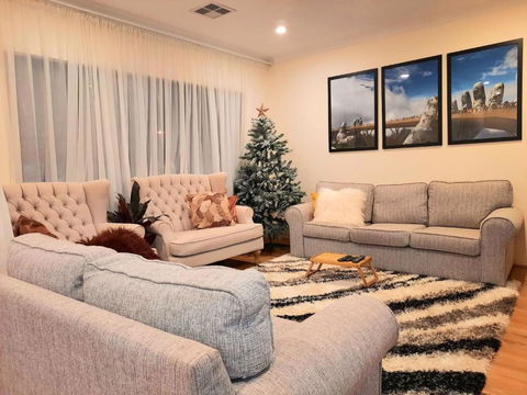 Room In Guest Room - Private Room In A Charming Hampton-style Home Ten Minutes From Fremantle Port - NT Tourism 1