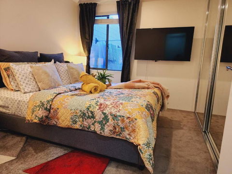 Room In Guest Room - Private Room In A Charming Hampton-style Home Ten Minutes From Fremantle Port - NT Tourism 2