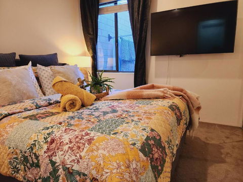 Room In Guest Room - Private Room In A Charming Hampton-style Home Ten Minutes From Fremantle Port - NT Tourism 3